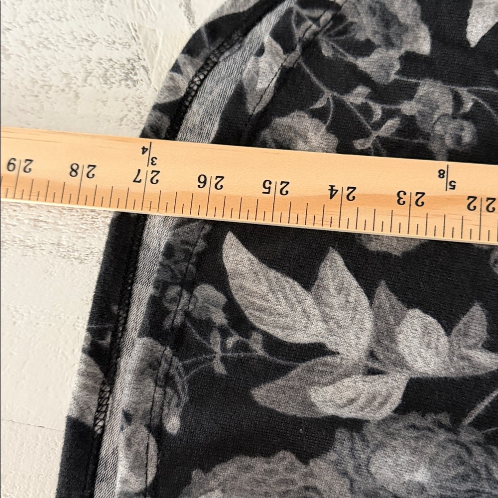 Blue Mood Black Gray Floral Zip V-Neck Blouse Roll Tab Sleeves Size Small - Picture 12 of 12